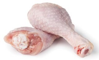 Feeding raw chicken constitutes a significant risk of Campylobacter, the author explains. Image: Fotolia/Gresei.