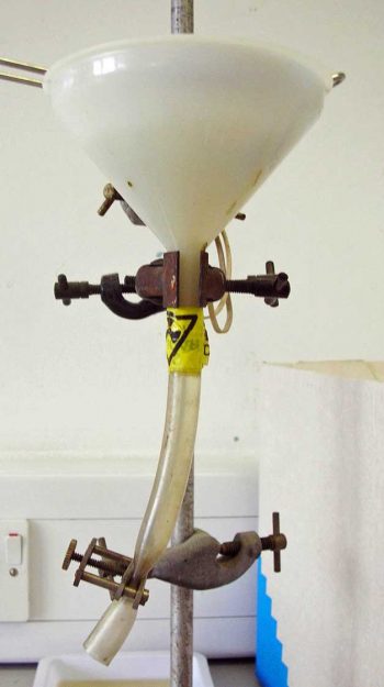 Figure 3. Baermann apparatus.