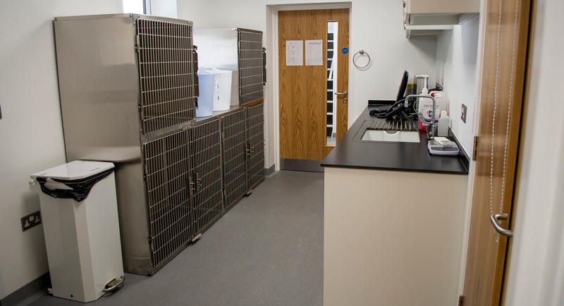 Utility-kennels-Cotswold-Vets_DSC7395