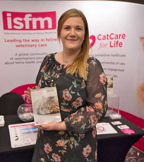 Jennifer Smith with her award for best grades for the ISFM Certificate in Feline Nursing.