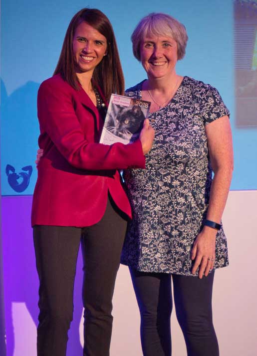 Tricia Macpherson (right) is presented the award for best grades in the ISFM Advanced Certificate in Feline Behaviour from Royal Canin’s Elizabete Capitao.